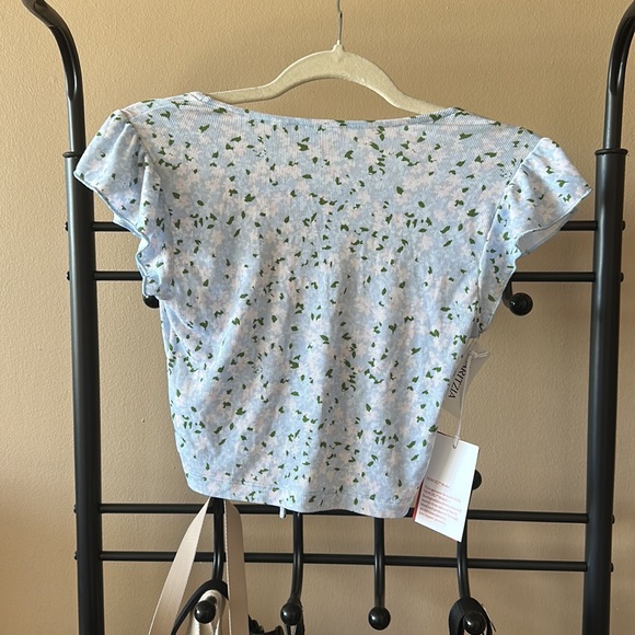 Light blue floral crop top with adjustable front cinch. Tencel Model Fabric - Picture 2 of 3